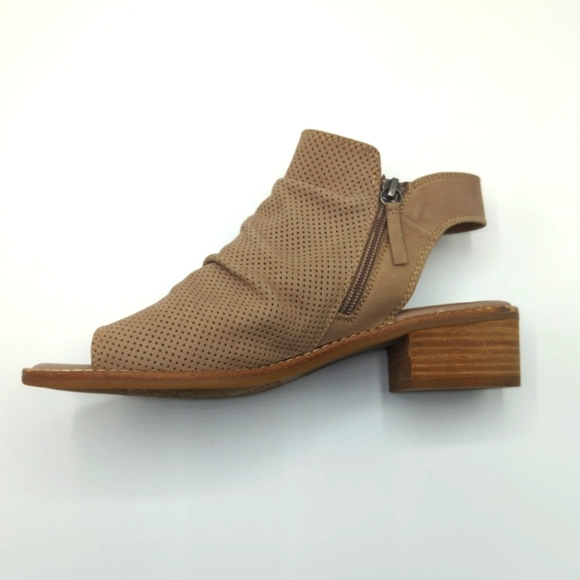 Comfortiva Belen Sandal - Picture 9 of 12